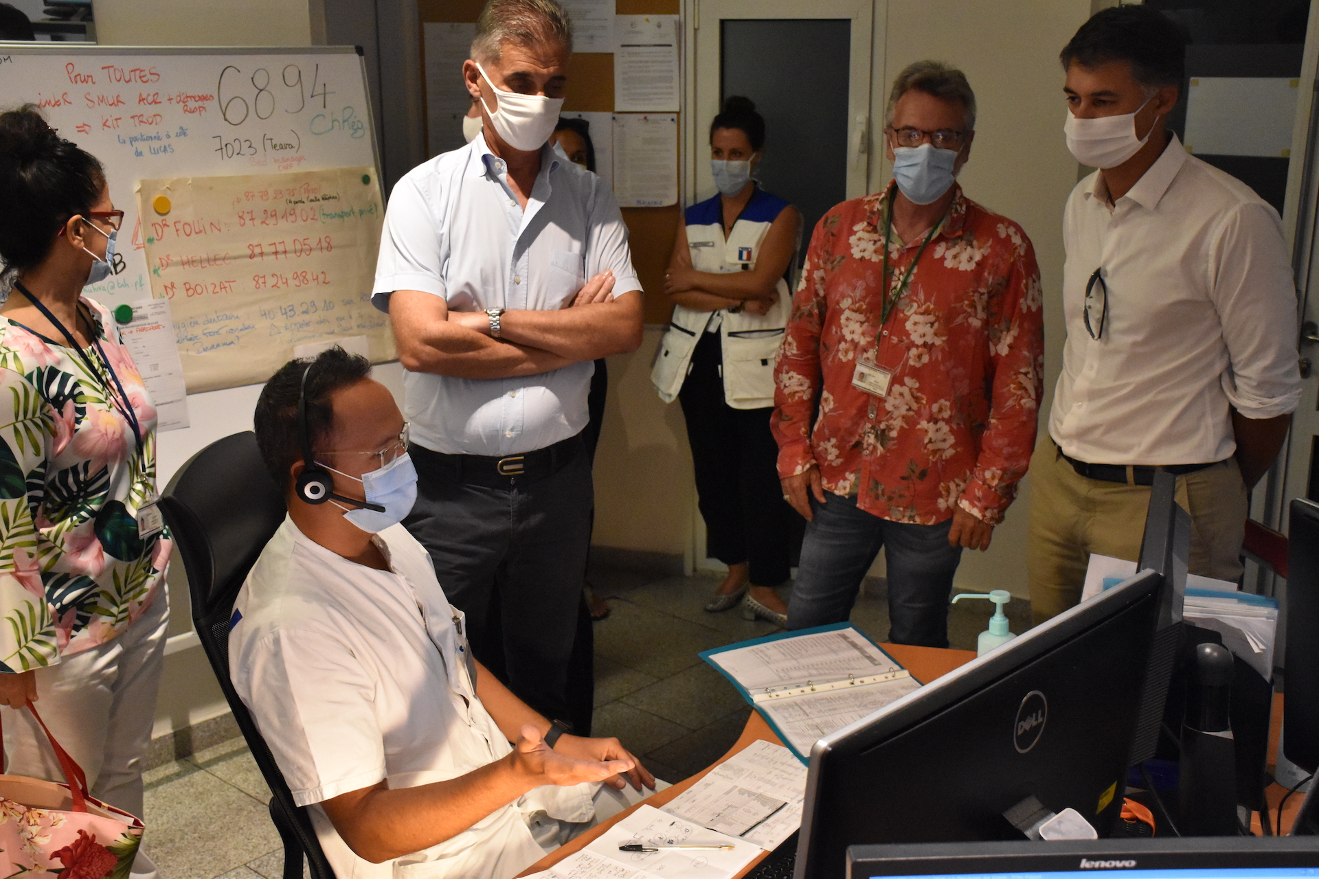 La délégation a rencontré les équipes du SAMU, mobilisées au sein du centre de réception et de régulation des appels (CRRA) du numéro "15".