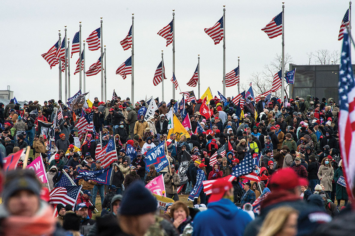 Affaibli par les revers électoraux, Trump galvanise ses troupes à Washington