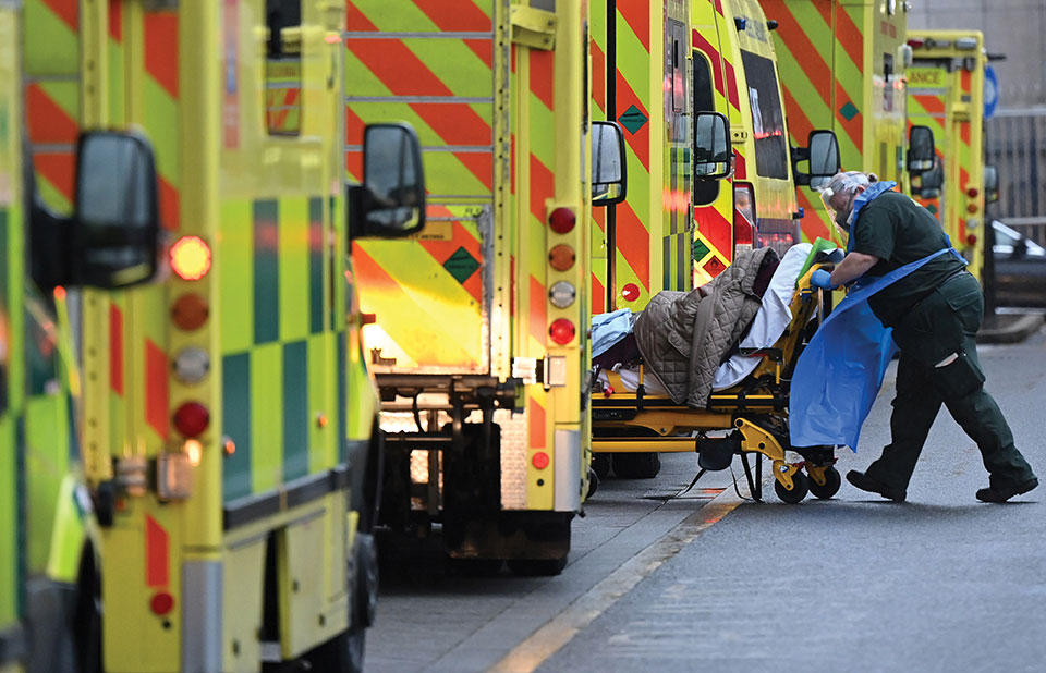 Covid-19: les hôpitaux britanniques au bord de la crise