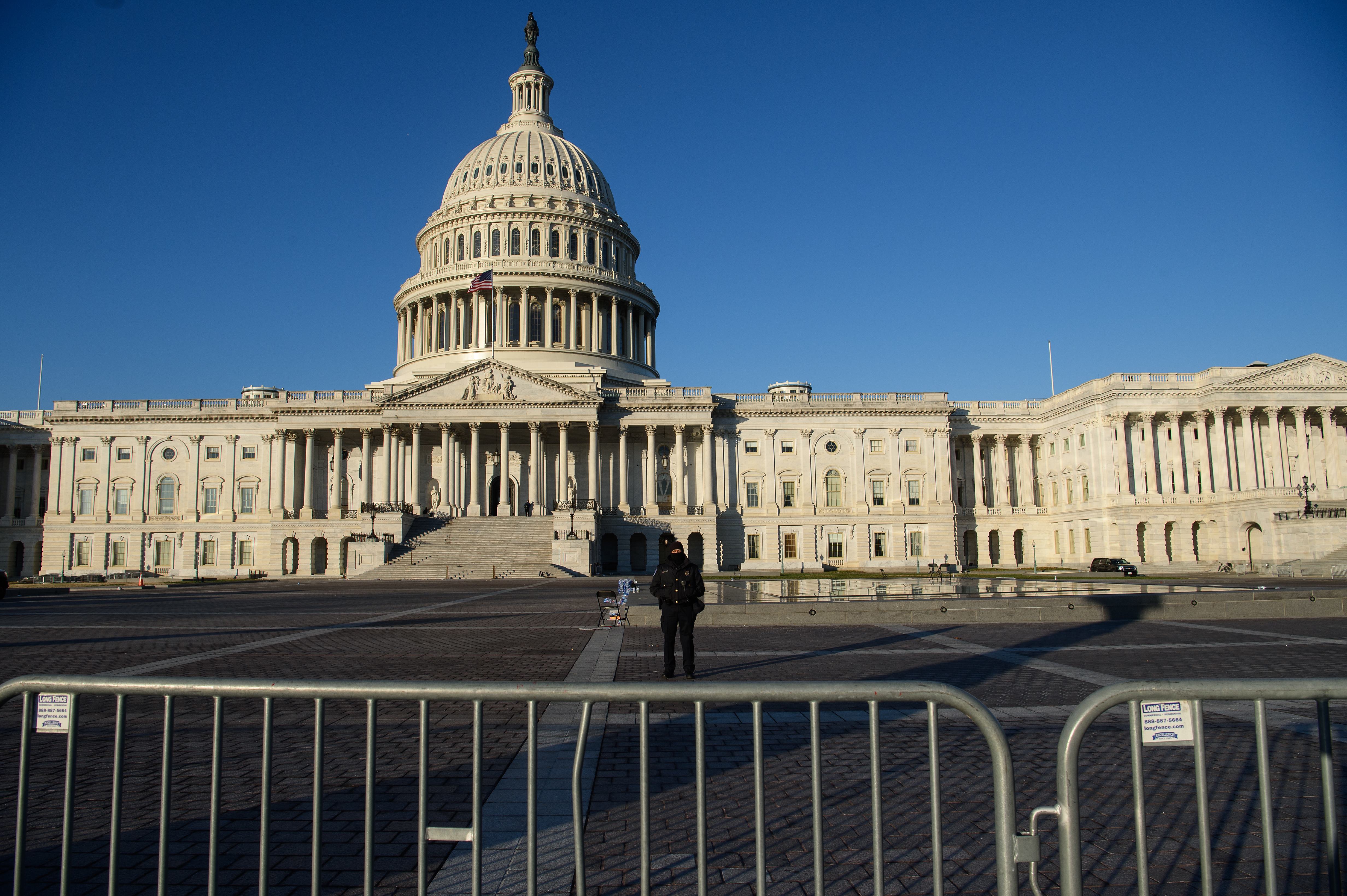 Trump discrédité par les violences, Biden au chevet d'une Amérique meurtrie