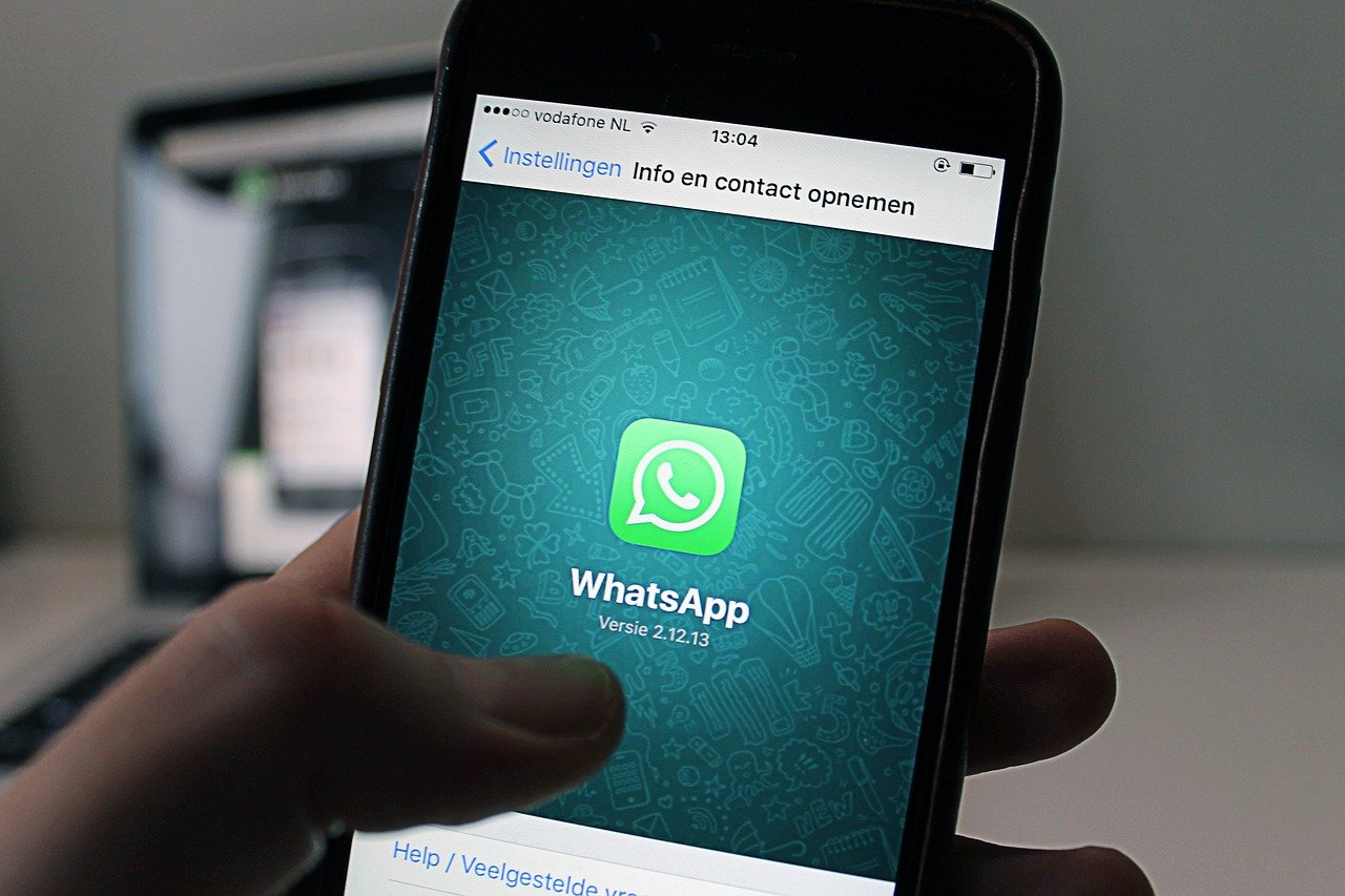 Whatsapp veut partager plus de données avec Facebook, les utilisateurs s'inquiètent