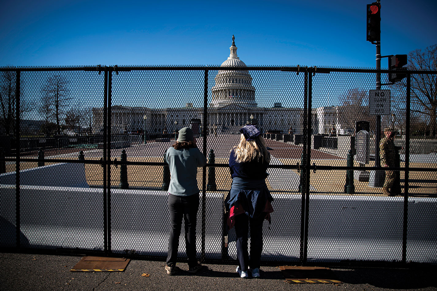 Une haute barrière metallique a été érigée autour du Congrès et les effectifs des forces de l'ordre ont été renforcés jusqu'à l'investiture de Joe Biden le 20 janvier.
