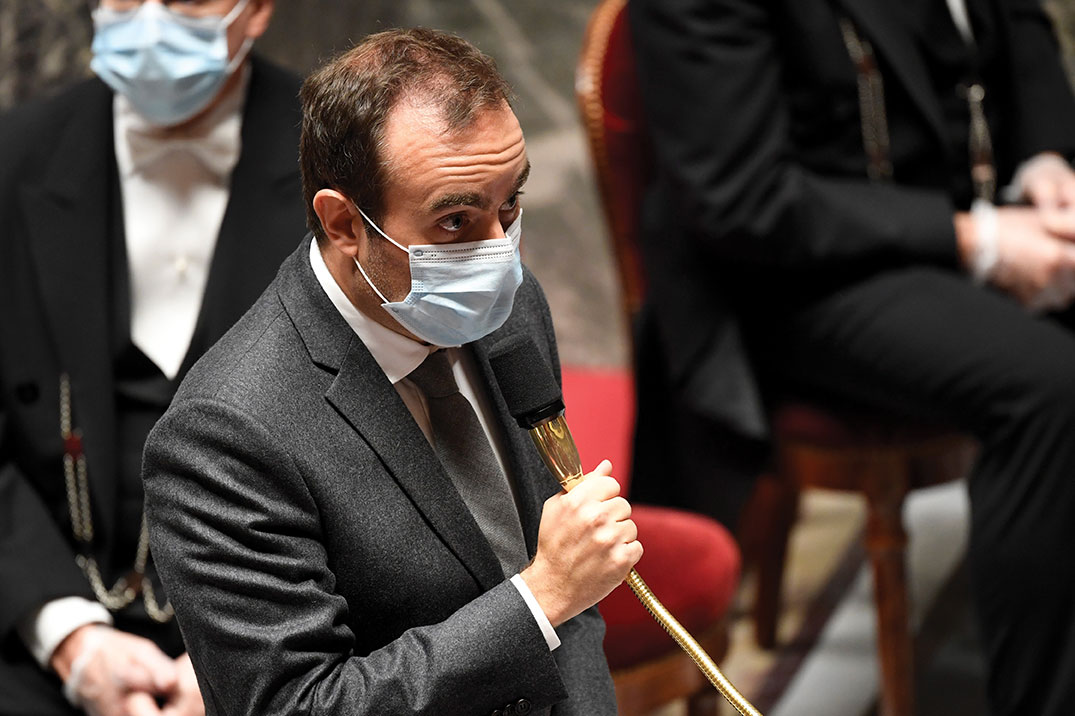 Calédonie: Lecornu propose "une implication plus forte de l'Etat" dans la reprise de l'usine Vale