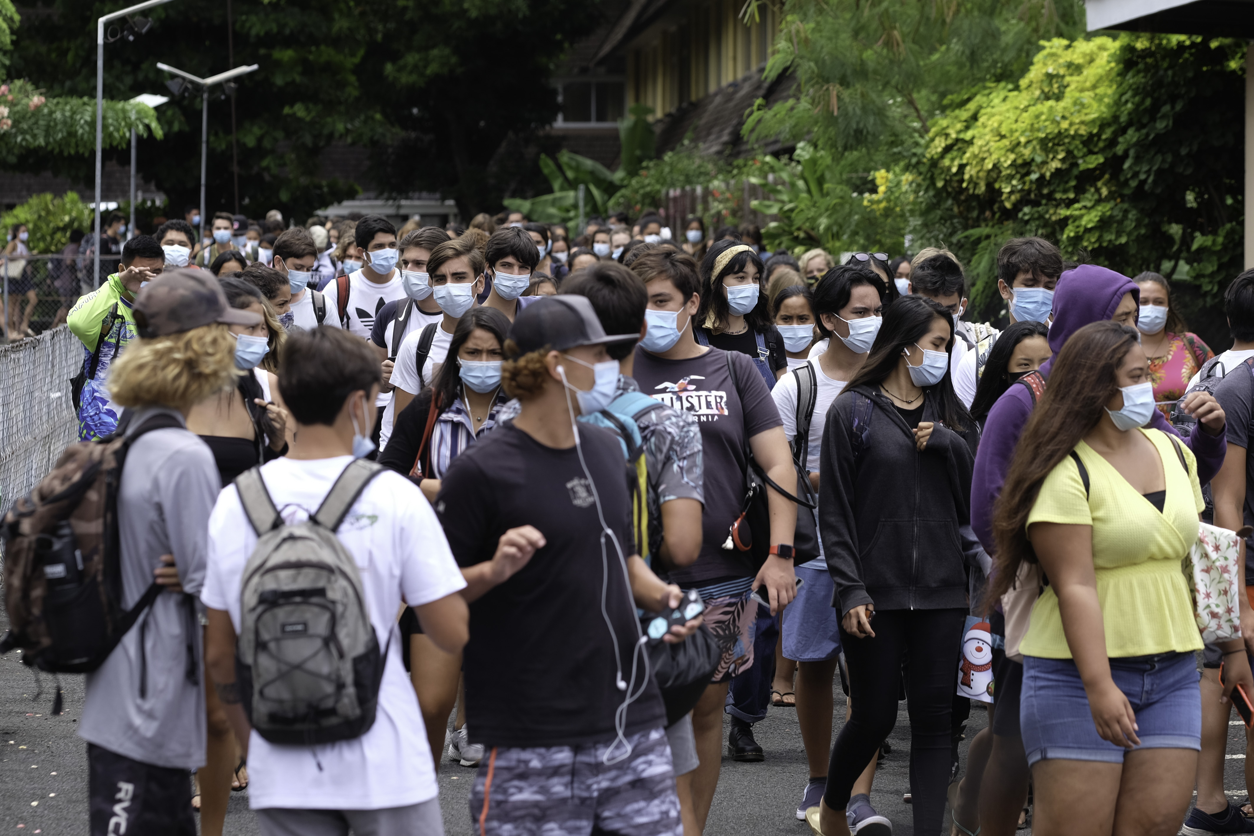 Près de 51 000 élèves ont repris le chemin de l'école et des cours lundi, après un mois de vacances.