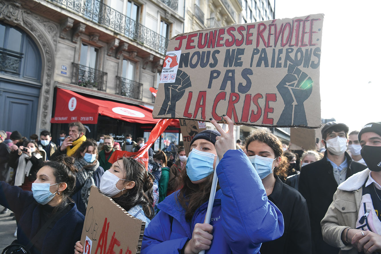 Covid-19: les stations de ski bientôt fixées, les étudiants mobilisés