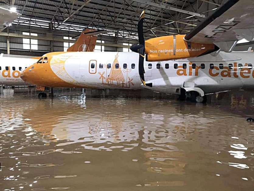 À l'aéroport de Magenta, le hangar d'Air Calédonie a été inondé. Photo DR www.lnc.nc