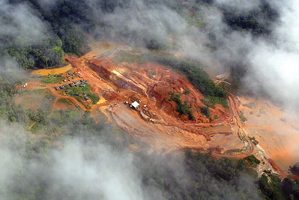 L'Etat réaffirme son opposition au projet minier Montagne d'or en Guyane