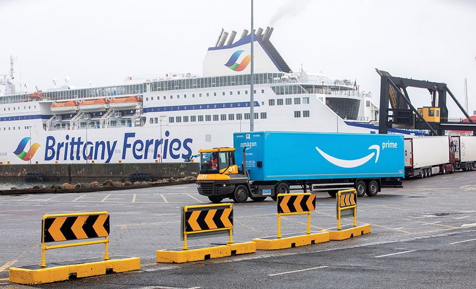 Des caméras dans les camions Amazon pour surveiller la route et les chauffeurs