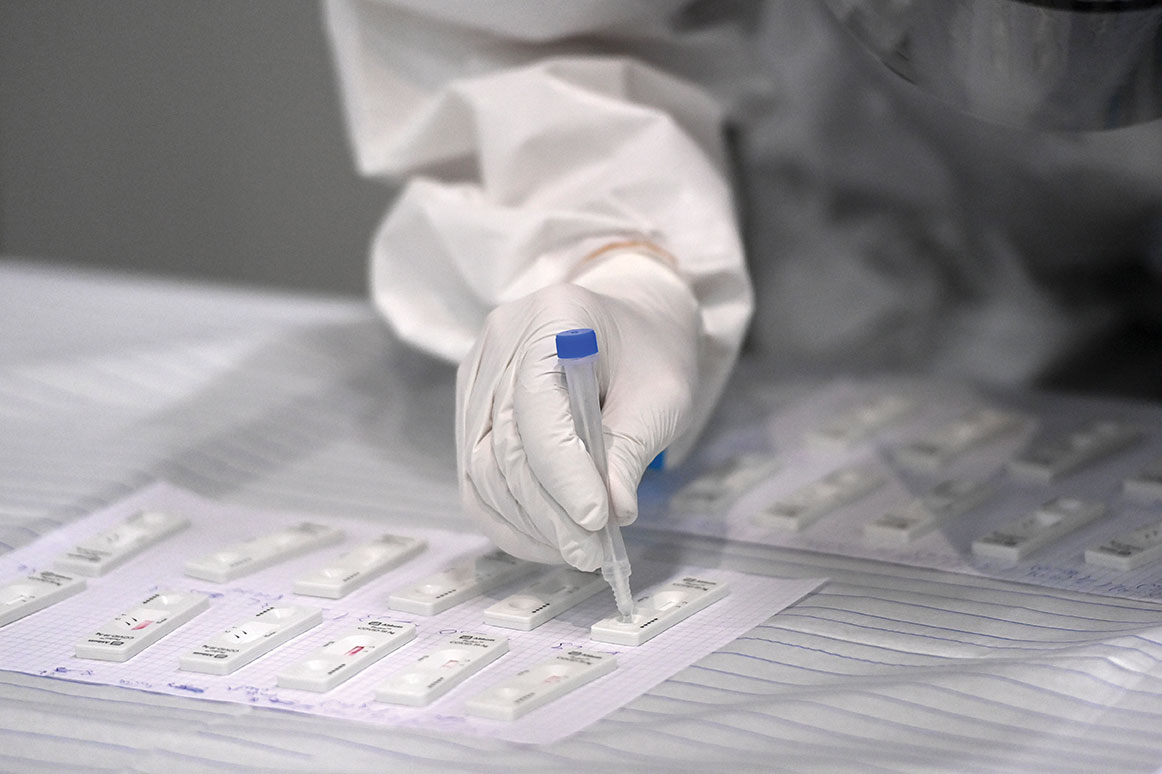 Covid: sept maladies chroniques particulièrement à haut risque, selon une étude