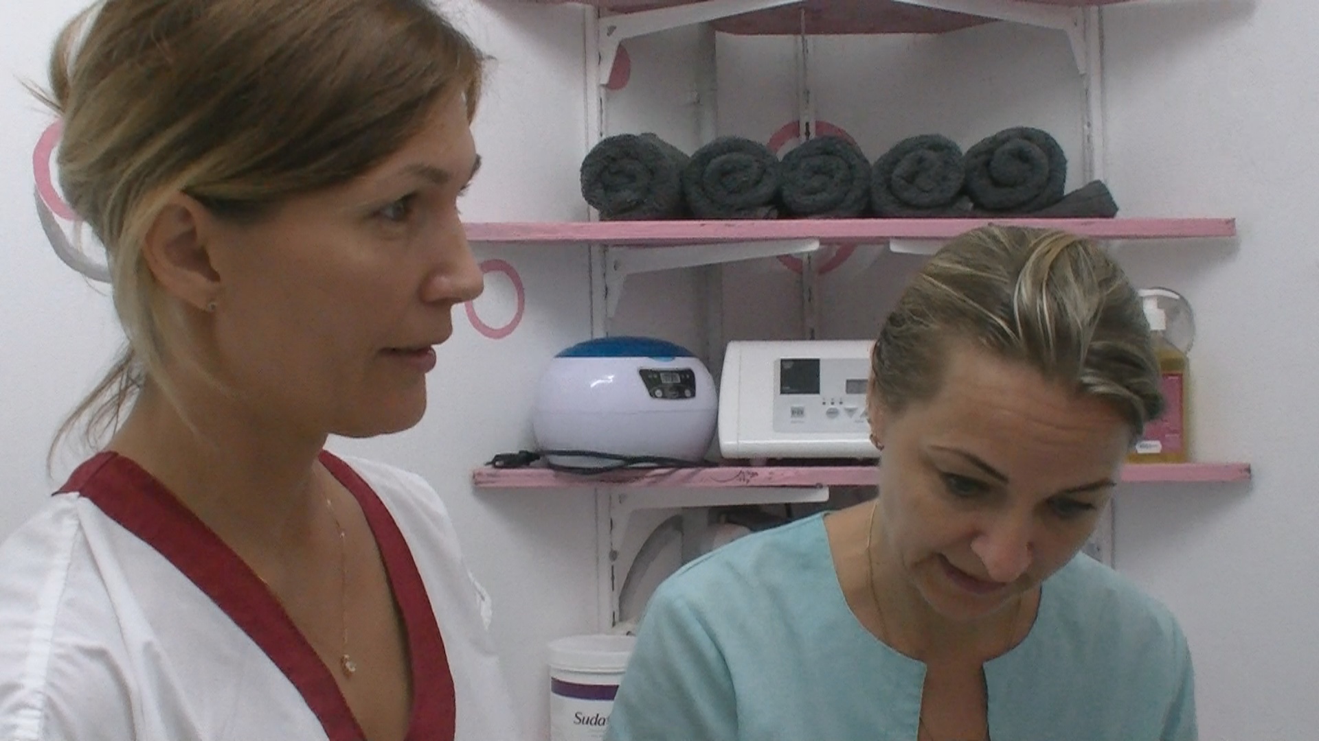 Deux femmes russes épanouies à Raiatea