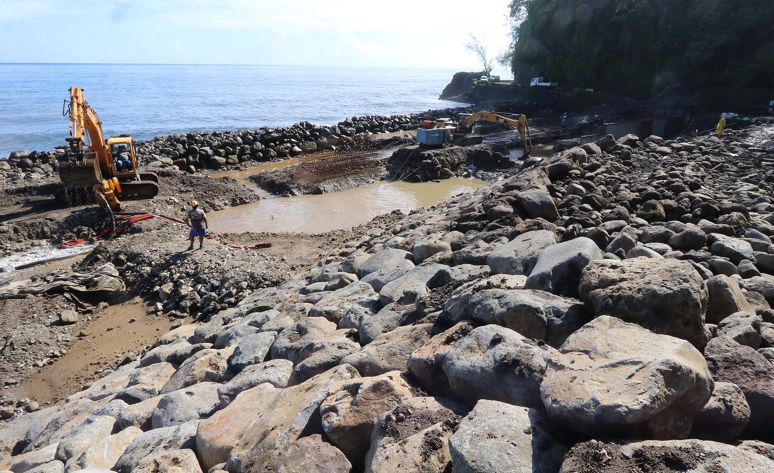 Fritch et Temeharo visitent pour 1,3 milliard de chantiers sur la côte Est