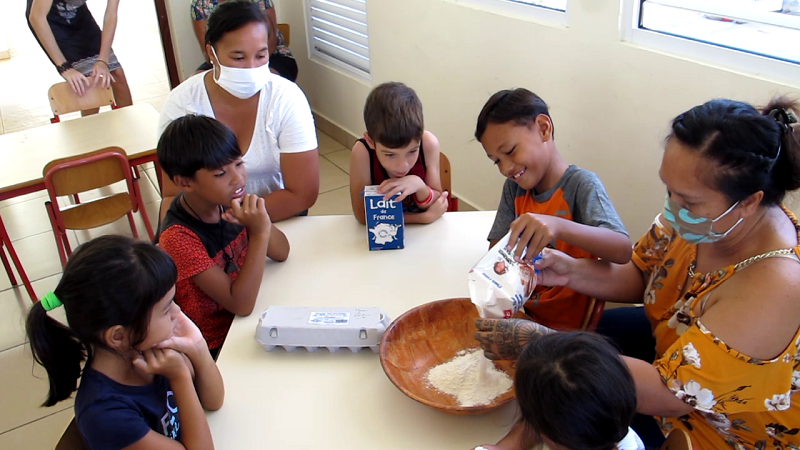 ​Une crêpe party à la Maison de l'enfance de Nuku Hiva