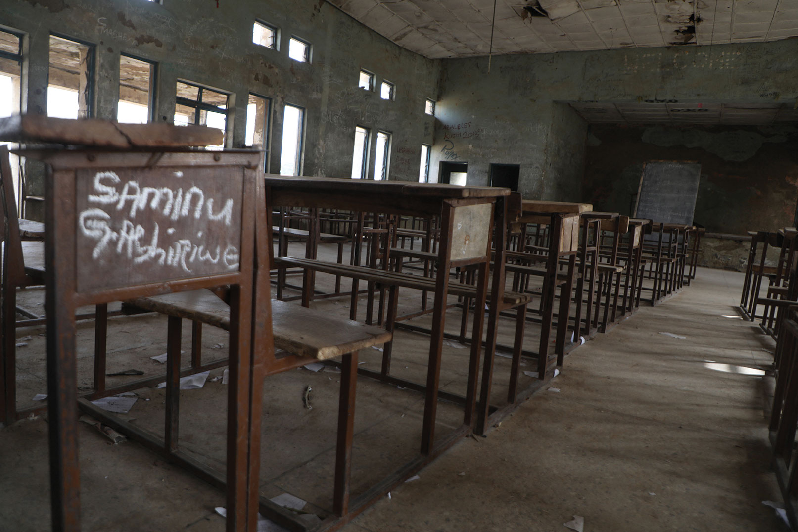 Kidnapping au Nigeria: 317 élèves enlevées, des recherches en cours