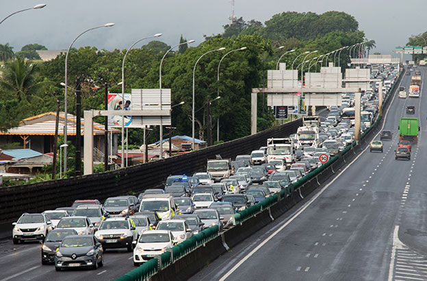 Les petits entrepreneurs de Guadeloupe ont annoncé la levée des barrages sur l'île