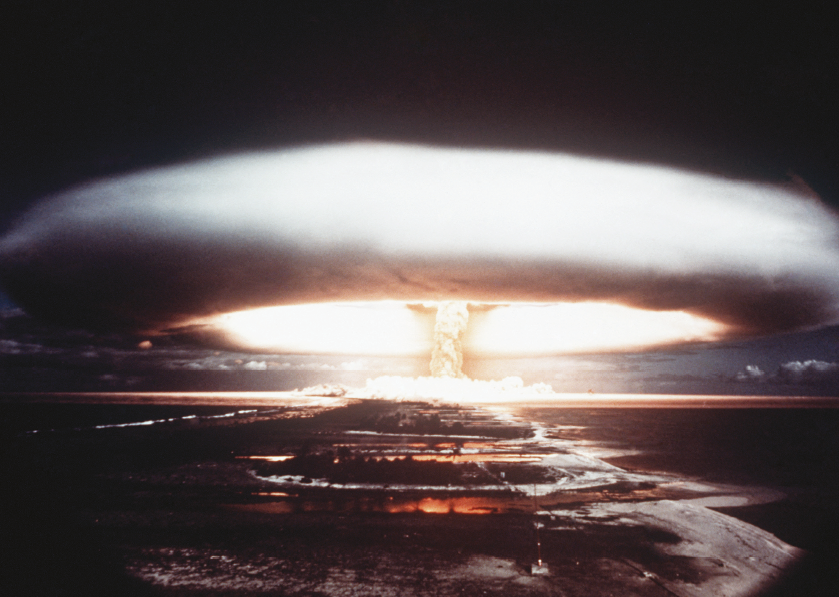 Photo d'archive datée de 1971 d'un test nucléaire français à Moruroa.