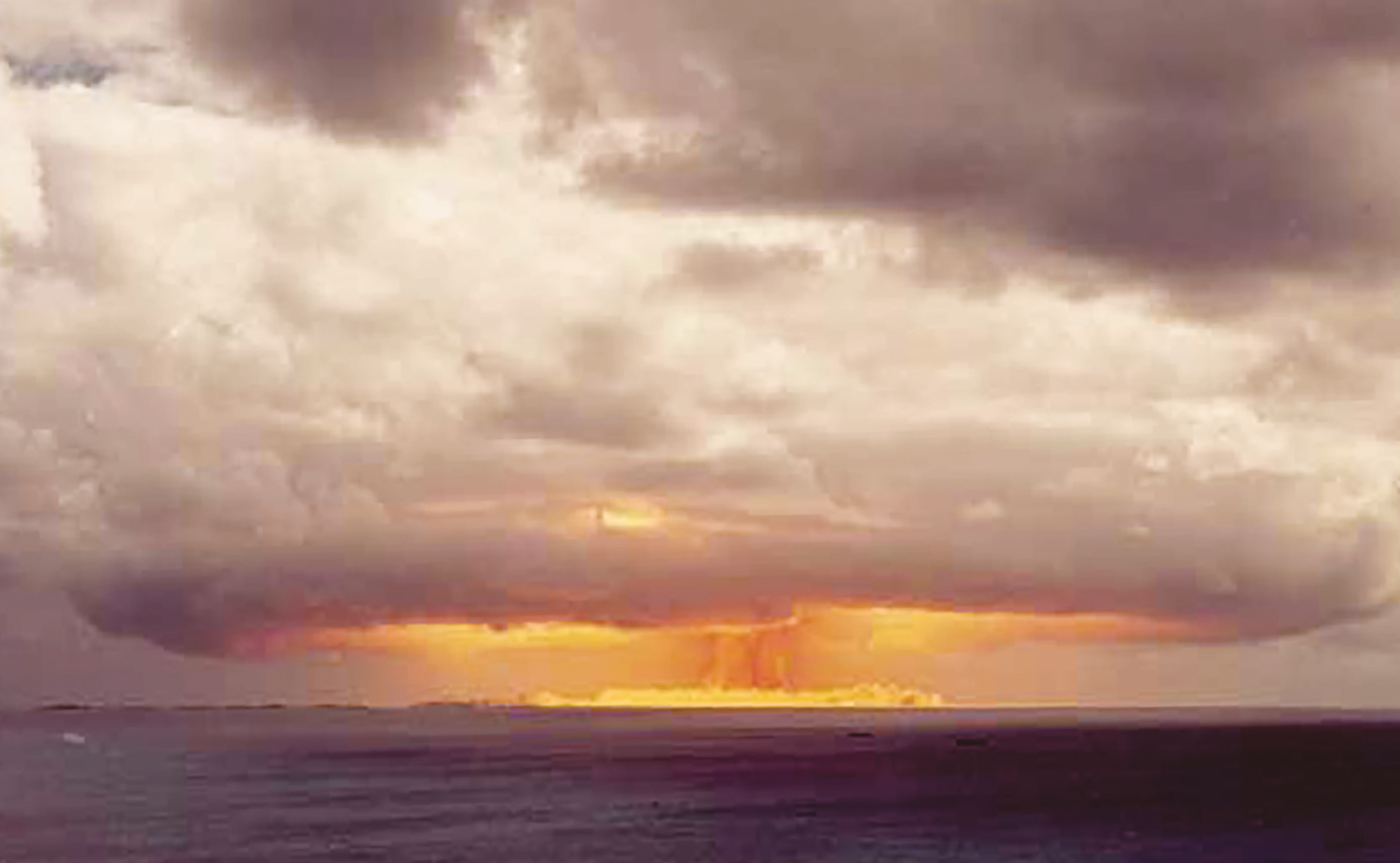 L'essai nucléaire Verseau, dernier essai atmosphérique le 14 septembre 1974. À partir de 1975 et jusqu'en 1996, les essais deviennent souterrains.