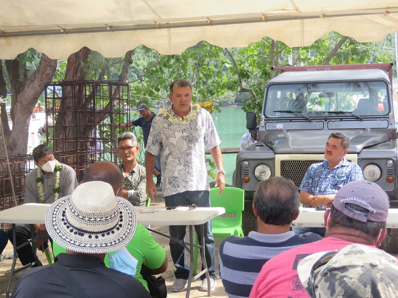 René Temeharo à la rencontre des riverains inquiets de Vaiare