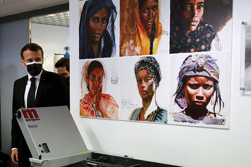 Macron rend hommage aux victimes du terrorisme