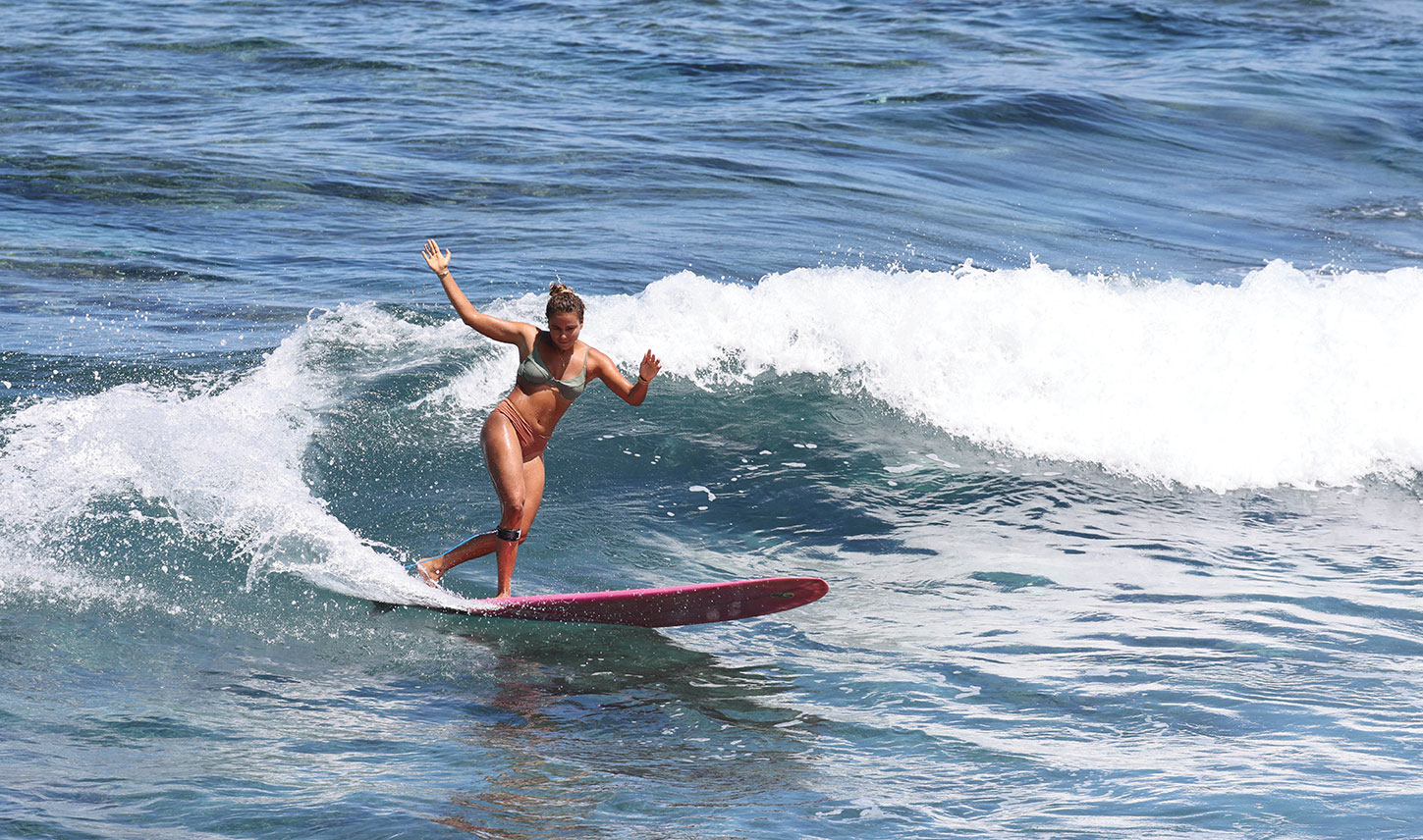 Surf: A La Réunion, Alice Lemoigne retrouve son terrain de jeu, à l'abri des requins