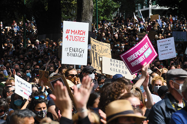 "Combien de victimes?": les Australiennes manifestent contre les violences sexuelles