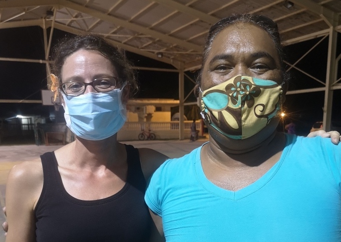 Les intervenants : Taote Diane Hernu et Enerico Ruateroro, traducteur en paumotu et aide médico-technique.