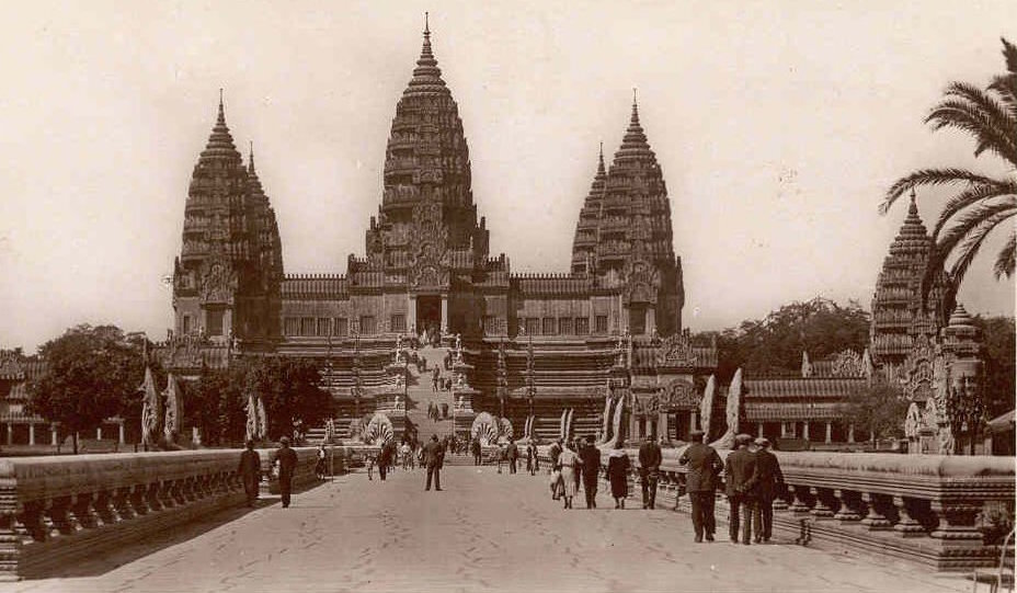 En 1931, Angkor Vat était déjà restauré par les soins de l’EFEO, l’École française d’Extrême-Orient.