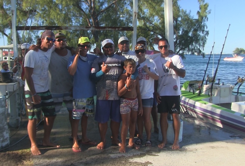 Les deux équipes de pêcheurs, ex-aequo.