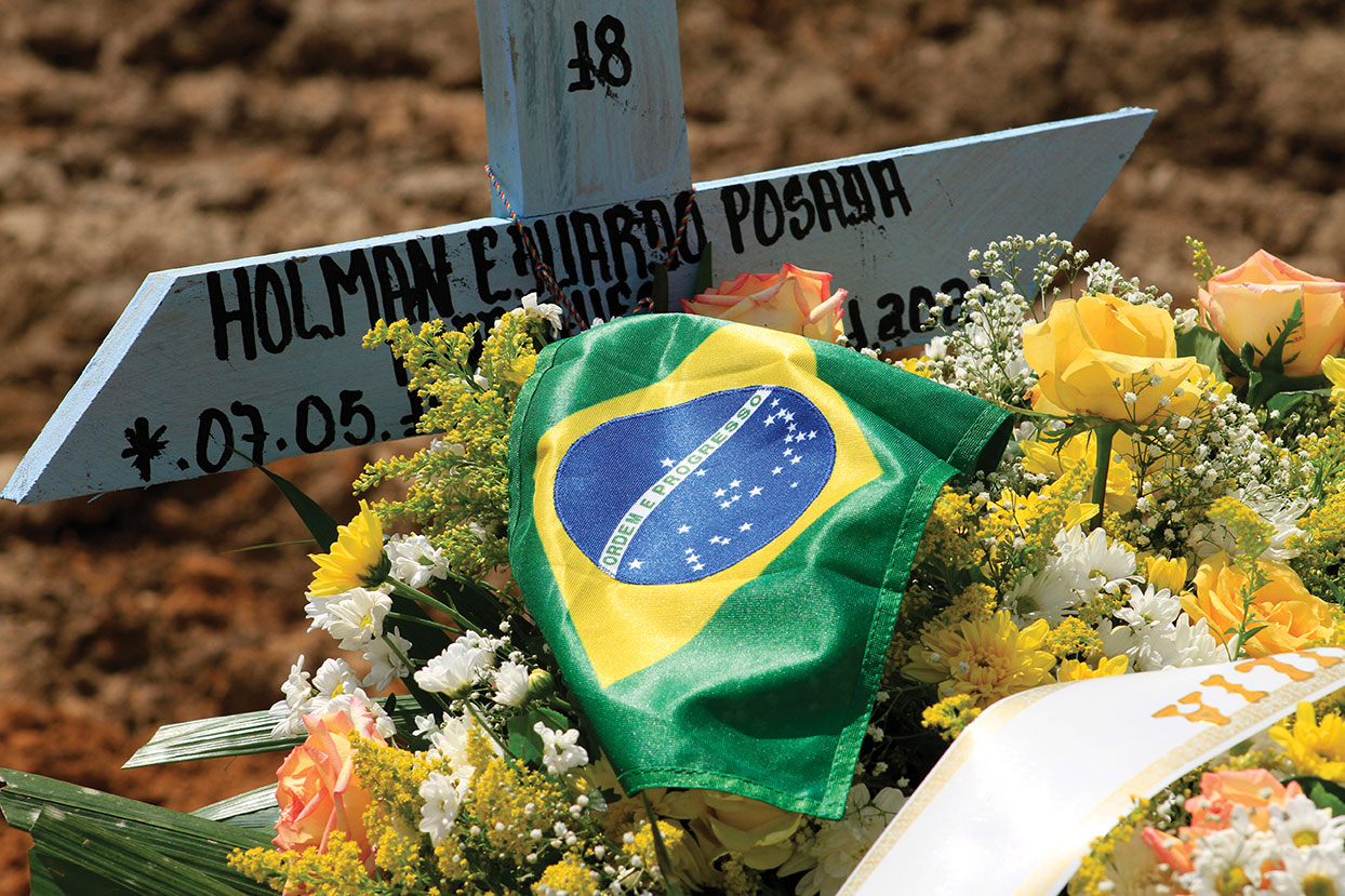 Le variant brésilien ou P.1 a déjà été identifié dans au moins 15 pays ou territoires du continent américain.Le Brésil a enregistré jeudi pour la première fois plus de 100.000 nouveaux cas de Covid-19 en 24 heures, alors que l'épidémie y a déjà fait plus de 300.000 morts.