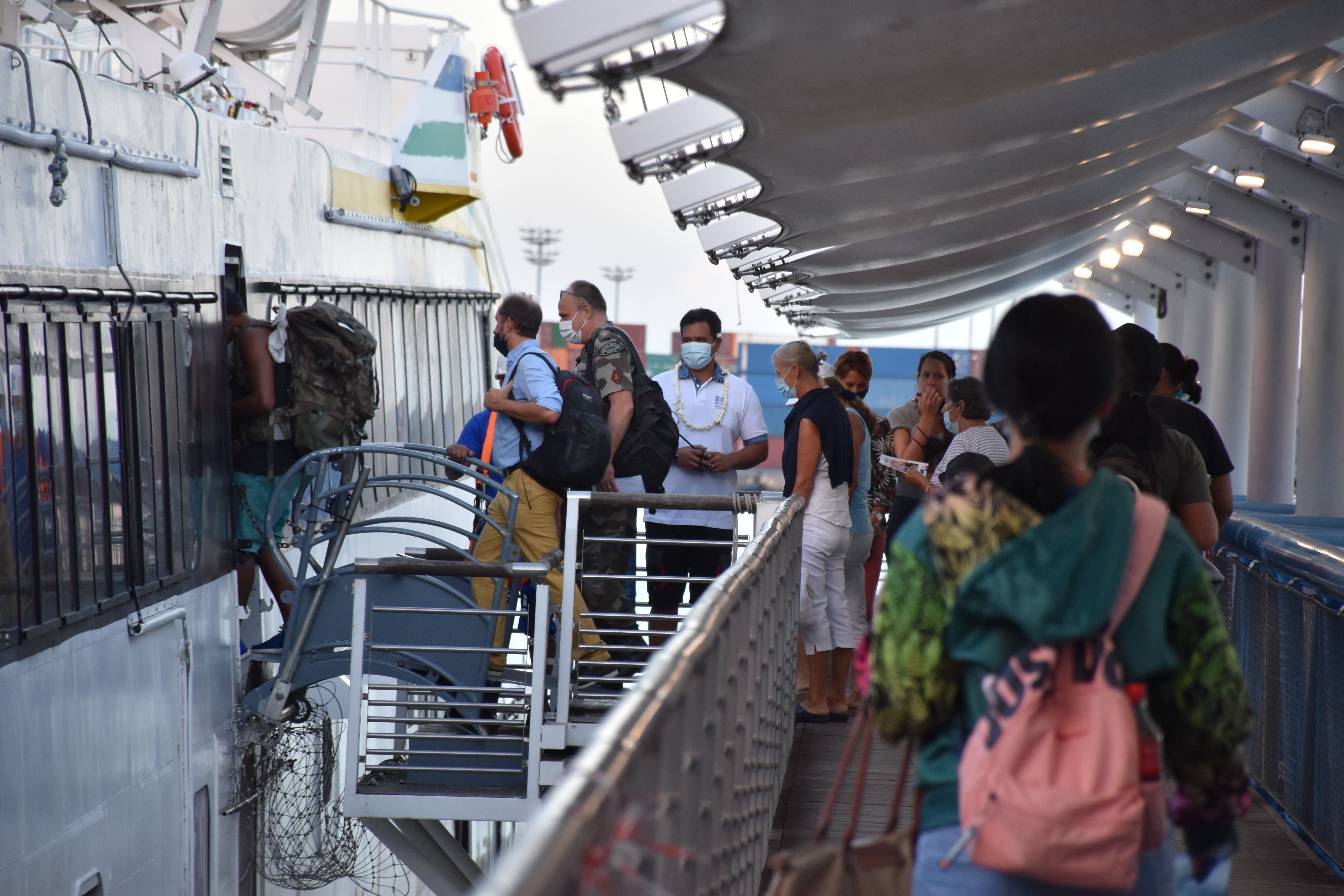 L’Aremiti 5 lance la ligne de l’Apetahi express sur la route des Raromatai