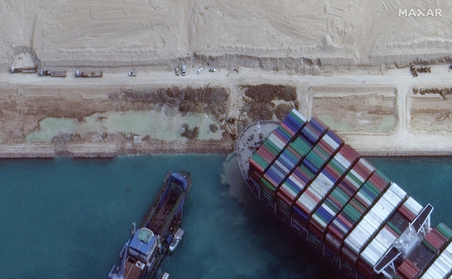 Canal de Suez: l'Ever Given remis à flot, le trafic reprend