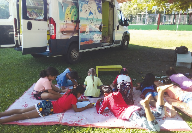 ​Le bibliobus retrouve les routes de Moorea