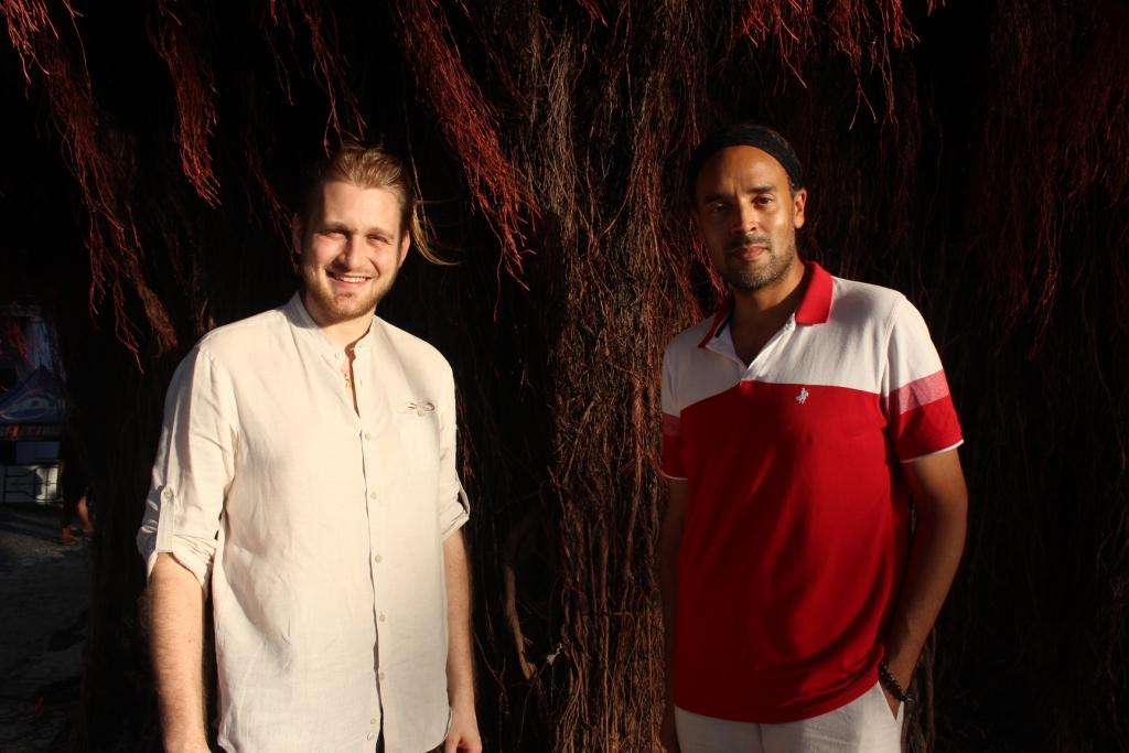 Julien Leleu, président de l’association les Contre courants (à gauche) et Fabrice Di Falco, chanteur lyrique et président du concours Vois des Outre mer.