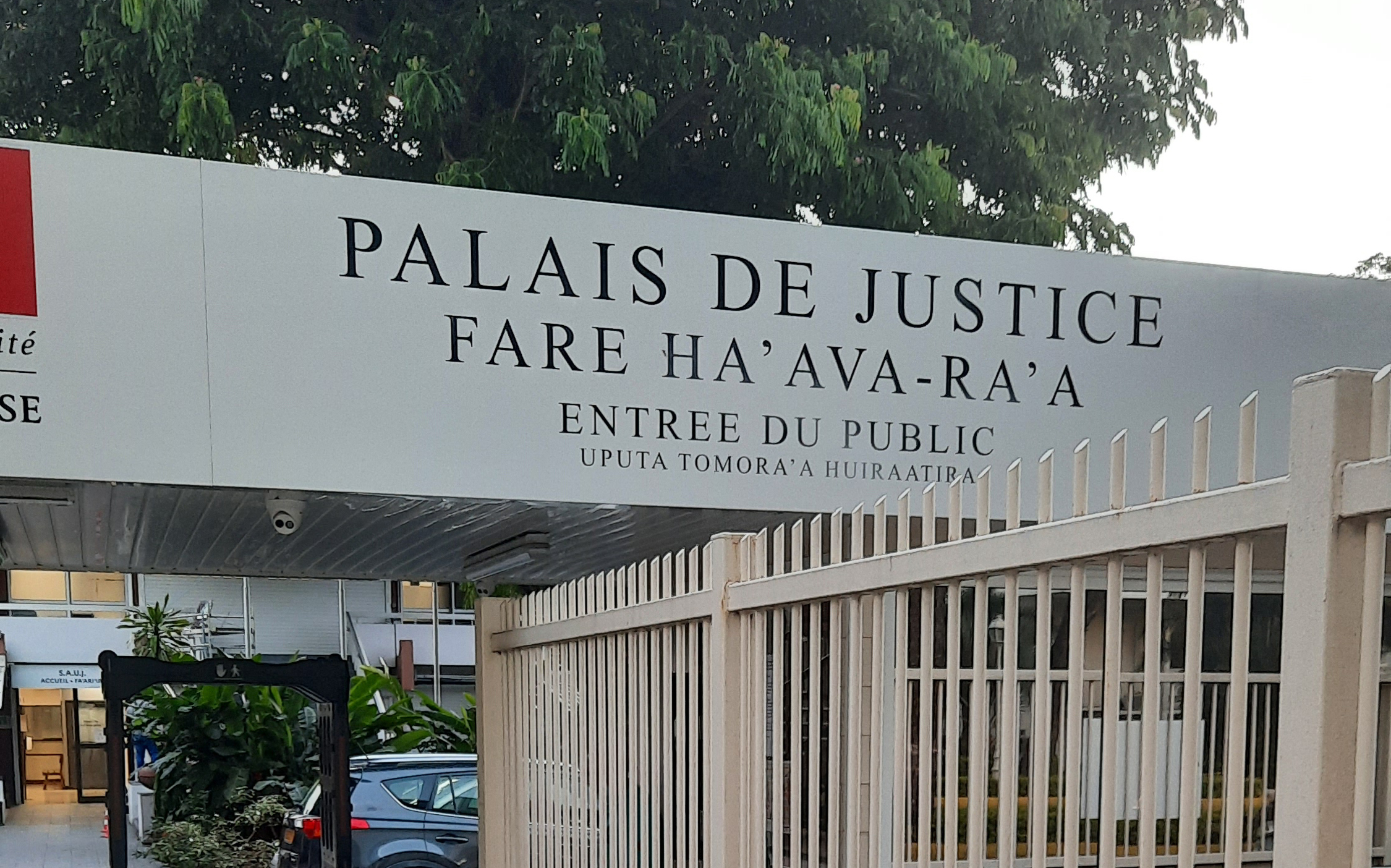 ​Ils s‘étaient plaints pour violence, ils comparaissent pour outrage