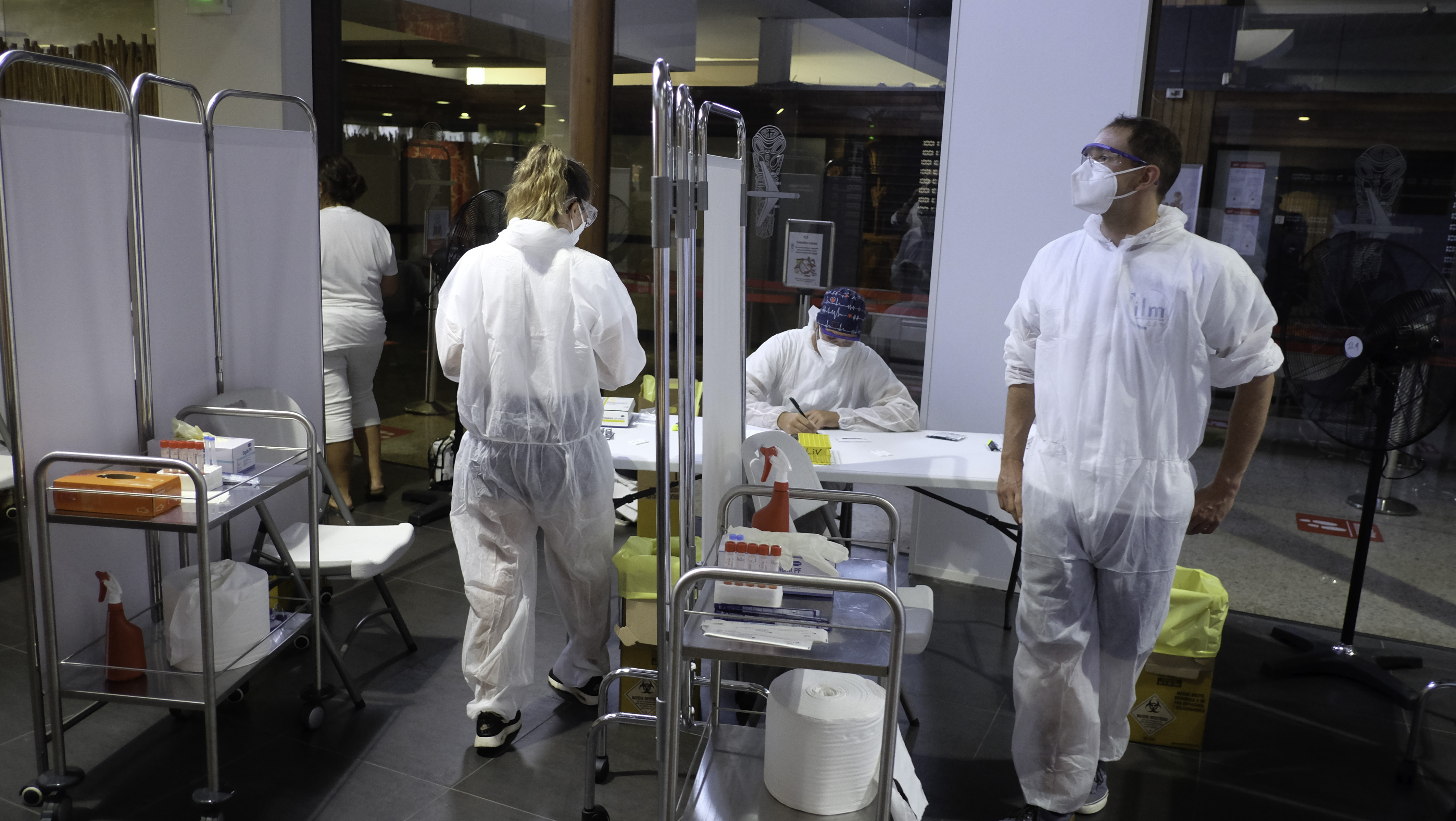 Répétition générale à l'aéroport avant la réouverture des frontières