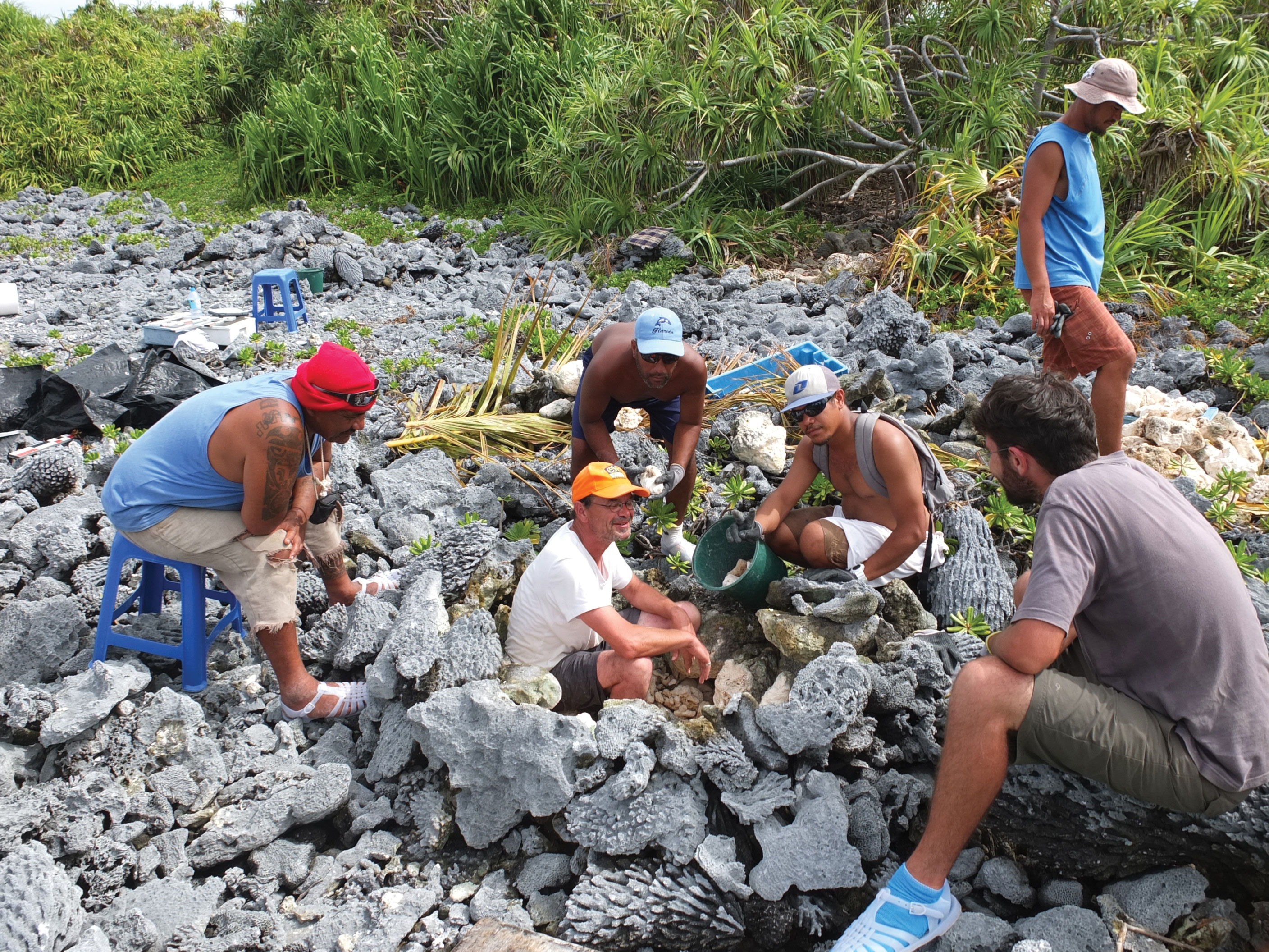 Les deux missions de 2010 et 2013 ont permis de découvrir et de fouiller 21 sépultures appartenant à des ensembles monumentaux.