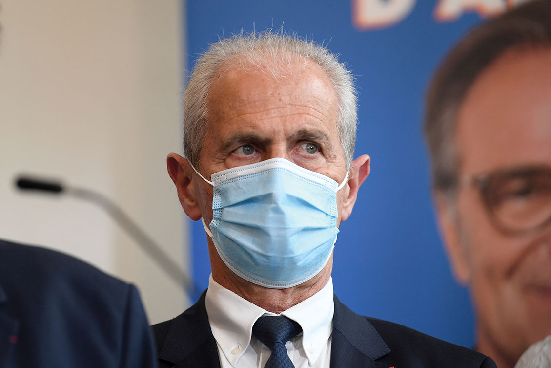 Le maire de Toulon Hubert Falco quitte LR