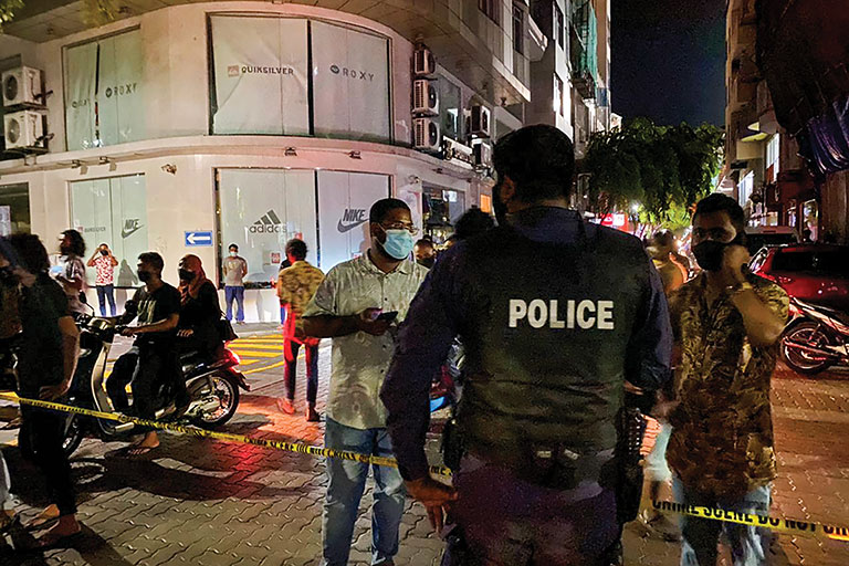 L'ex-président des Maldives dans un état "critique" après un attentat