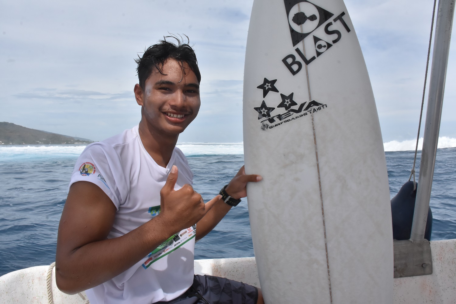 Tamahei Temu fait également parti de la section surf du Lycée de Papara.