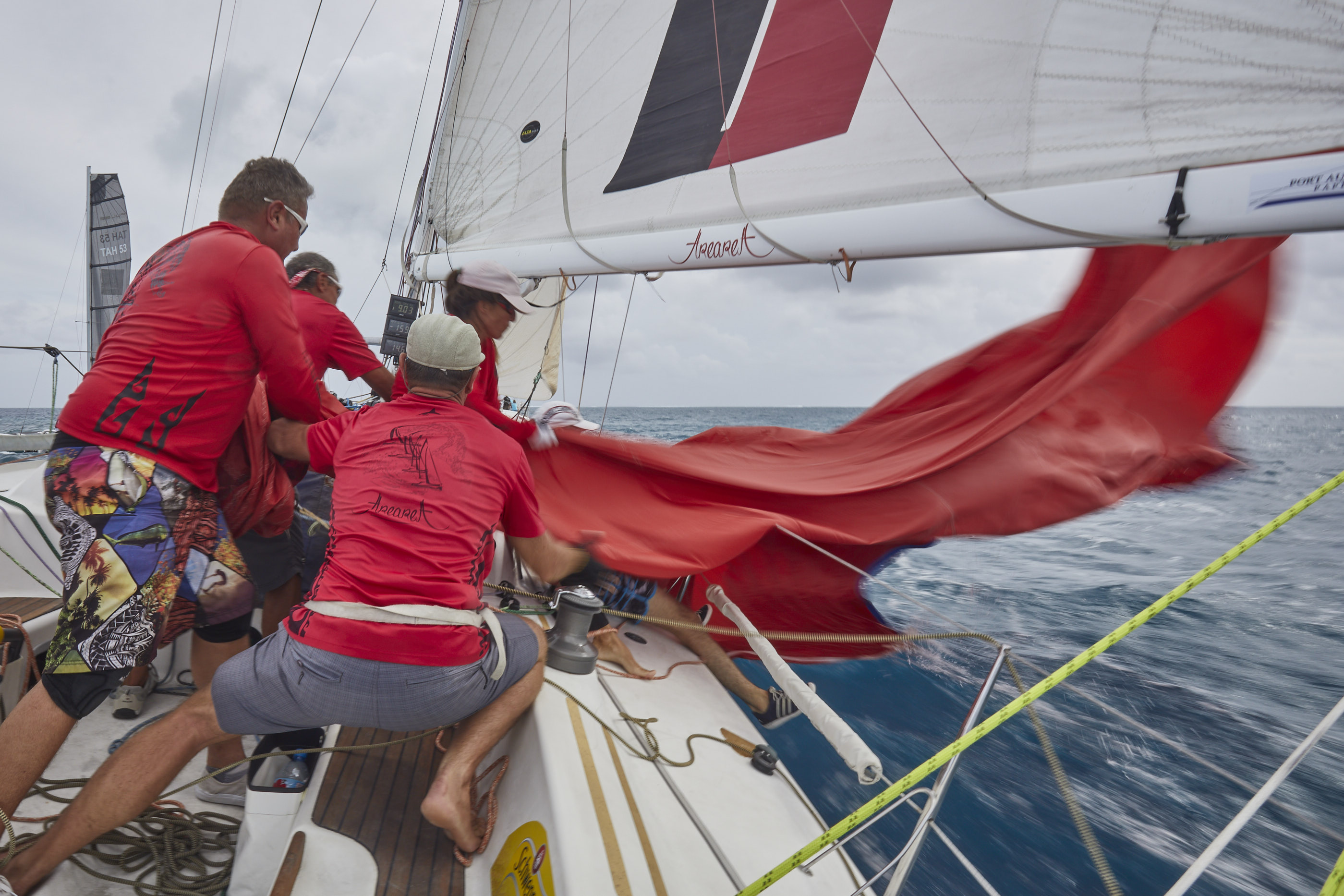 Après deux longues années d'absence et d'abstinence, les 35 bateaux engagés dans la Tahiti Pearl Regatta ont enfin pu lâcher les voiles. ©Bertrand Duquenne Photography / Tahiti Pearl Regatta