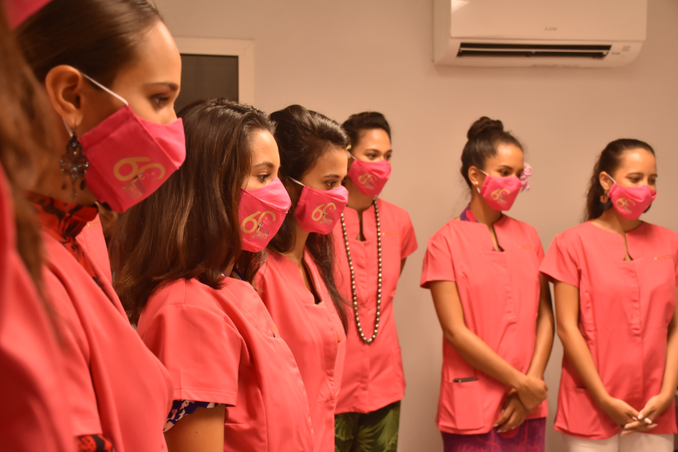 Miss Tahiti : les candidates enfilent la blouse de chimiste cosmétique