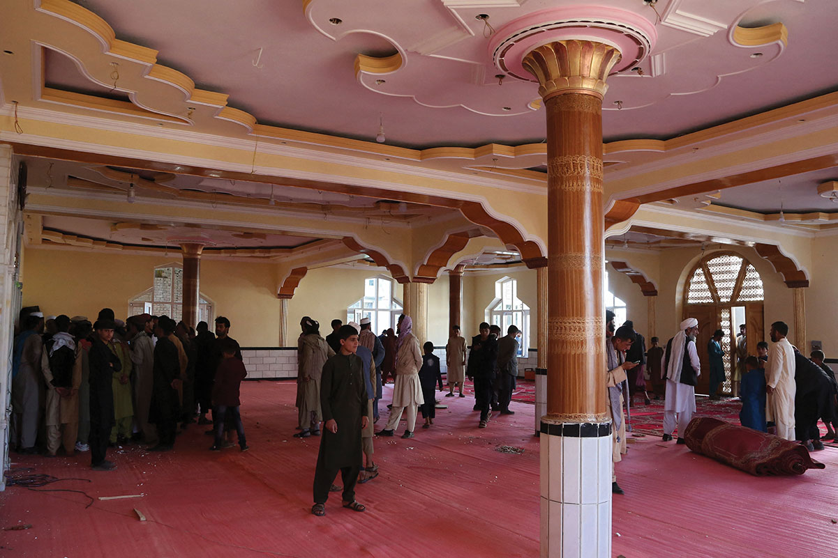 Afghanistan: explosion mortelle dans une mosquée, le cessez-le feu vole en éclats