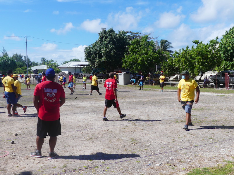 Les champions de pétanque de Rangiroa en route pour le championnat de Tahiti