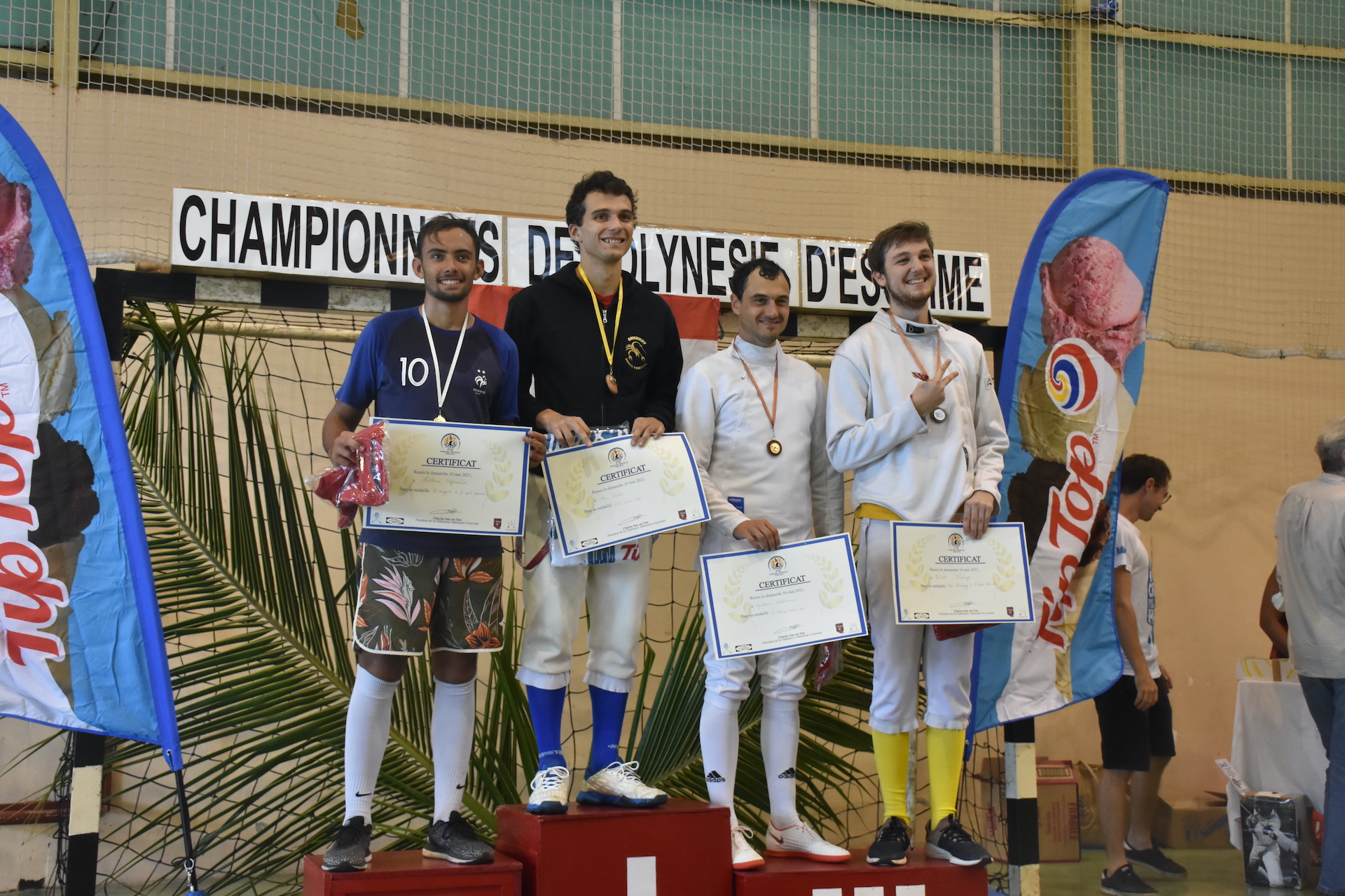 Le podium de l'épée messieurs dominé par Nans Damon, du Aito Papeete Escrime.