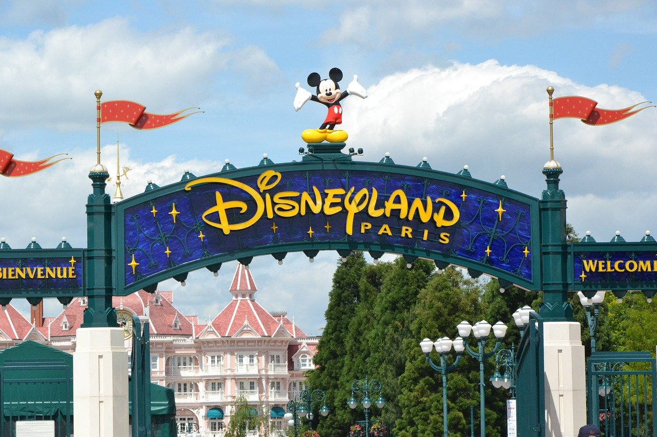 Disneyland Paris et les grands parcs d'attractions français vont rouvrir en juin