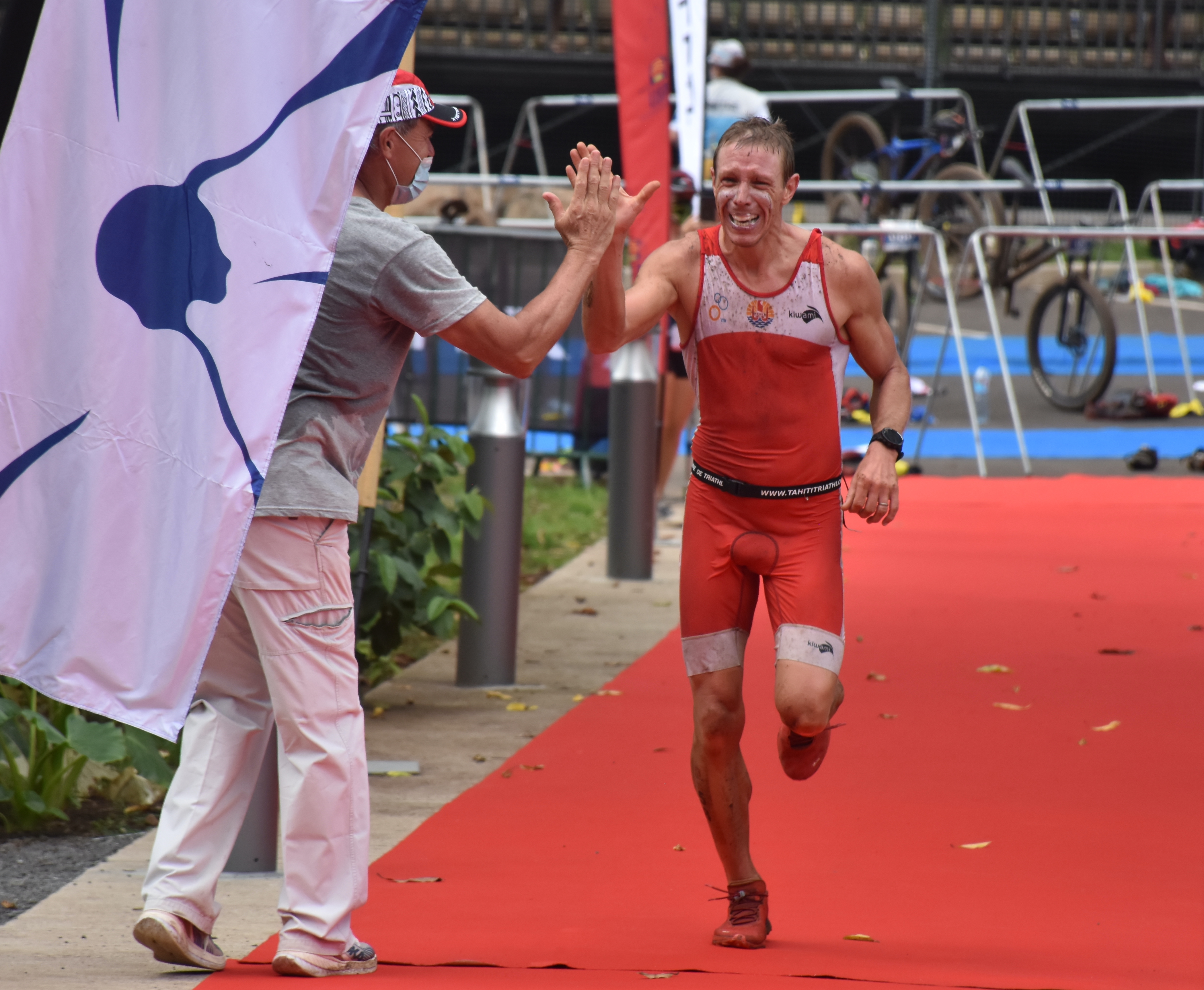 Thomas Lubin, auteur d'une fantastique remontée en course à pied ,a laissé éclater sa joie sur la ligne d'arrivée