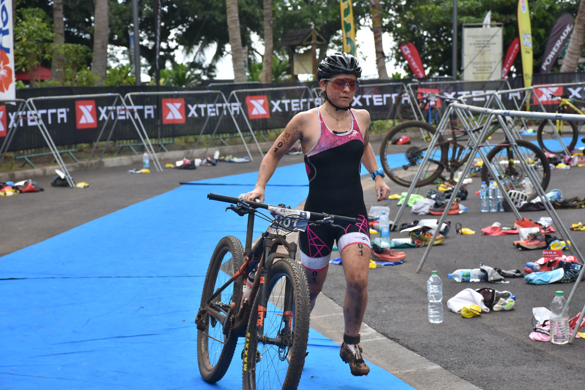 Emeline Azam, première femme, s'est classée neuvième au classement scratch avec un temps de 3h23'39. .
