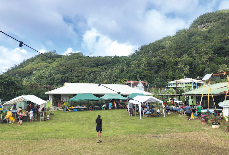 Le marché aux puces accueillait 12 stands de vente.