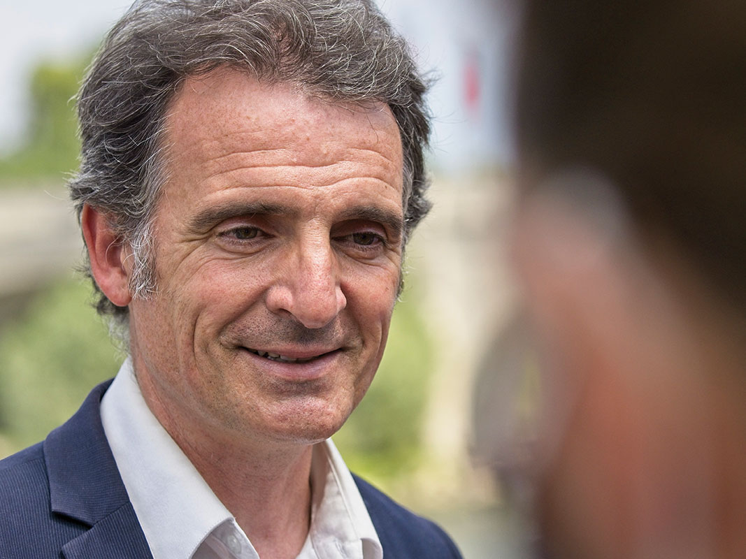 Soupçonné de favoritisme, le maire de Grenoble Éric Piolle en garde à vue