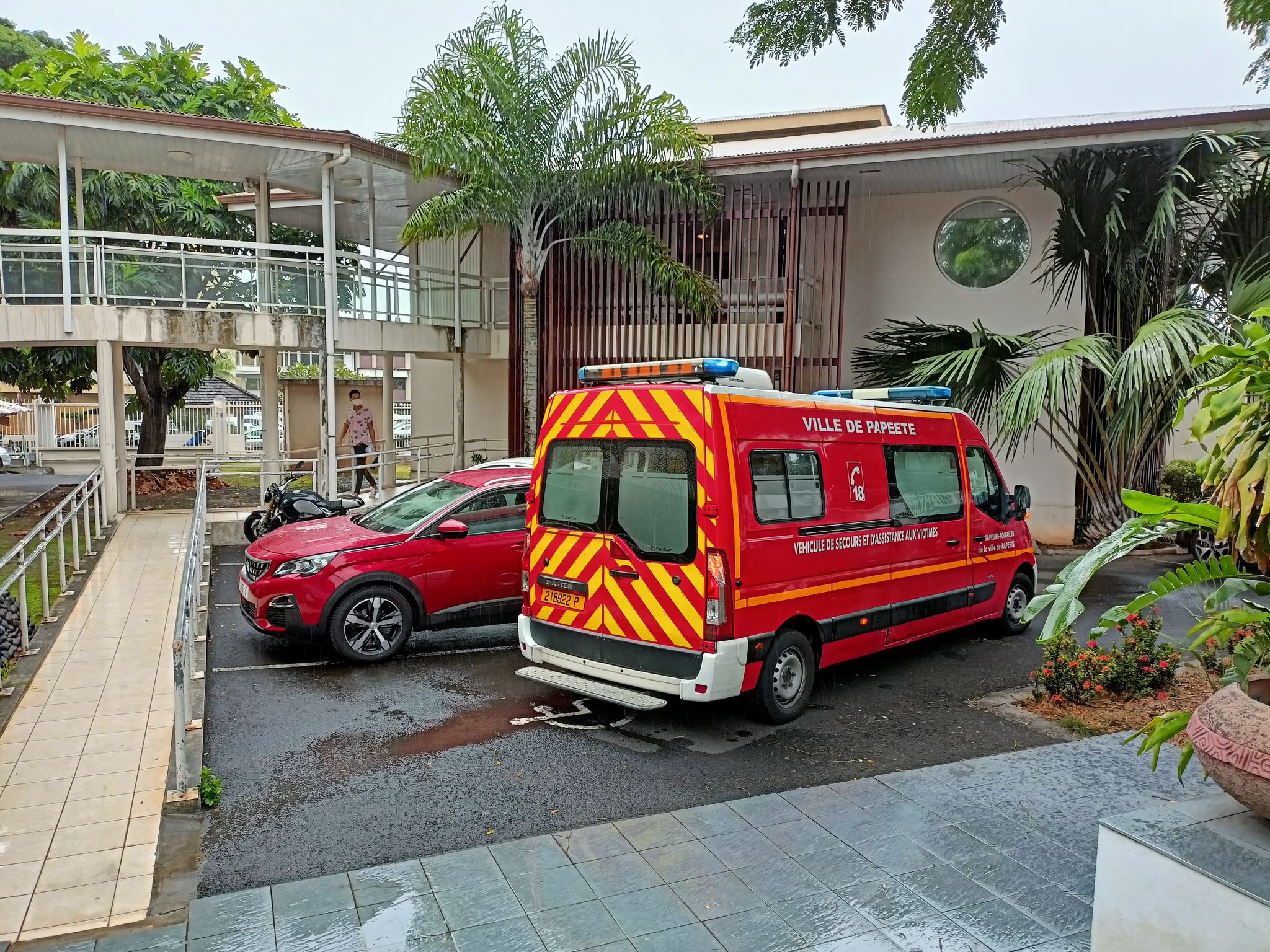 Les pompiers ont pris en charge le magistrat © Valentin Guelet