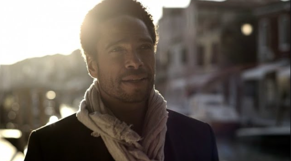 Gary Dourdan fait son show à Tahiti